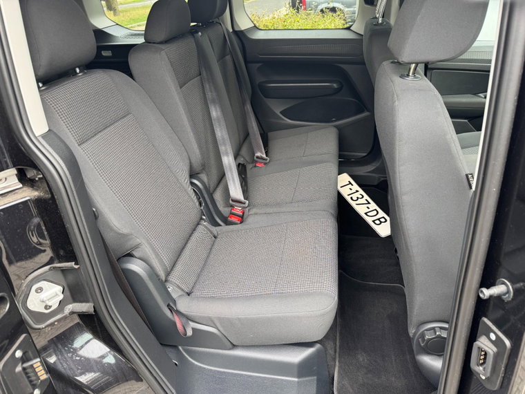Vehicle Image 26