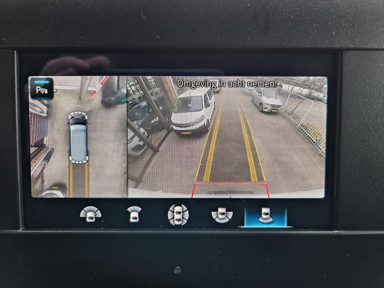 Vehicle Image 25