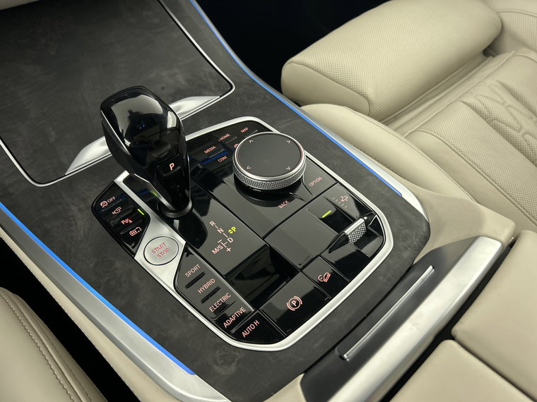 Vehicle Image 32