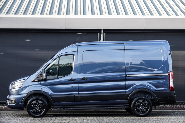 Vehicle Image 4