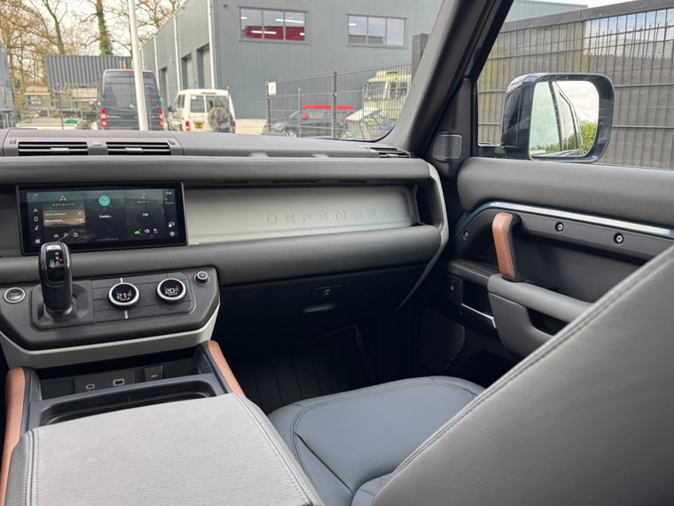 Vehicle Image 16
