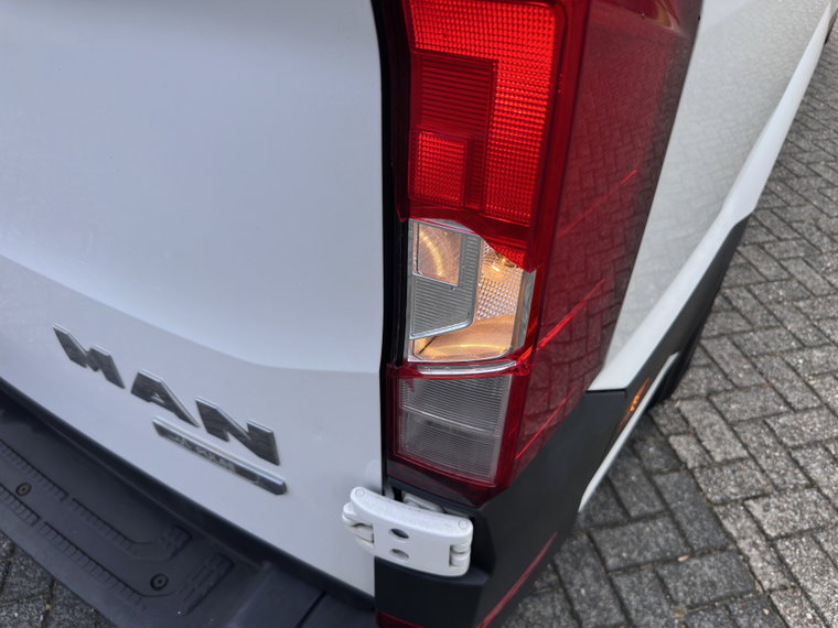 Vehicle Image 32