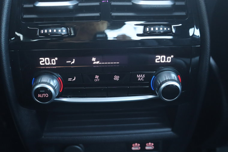 Vehicle Image 43