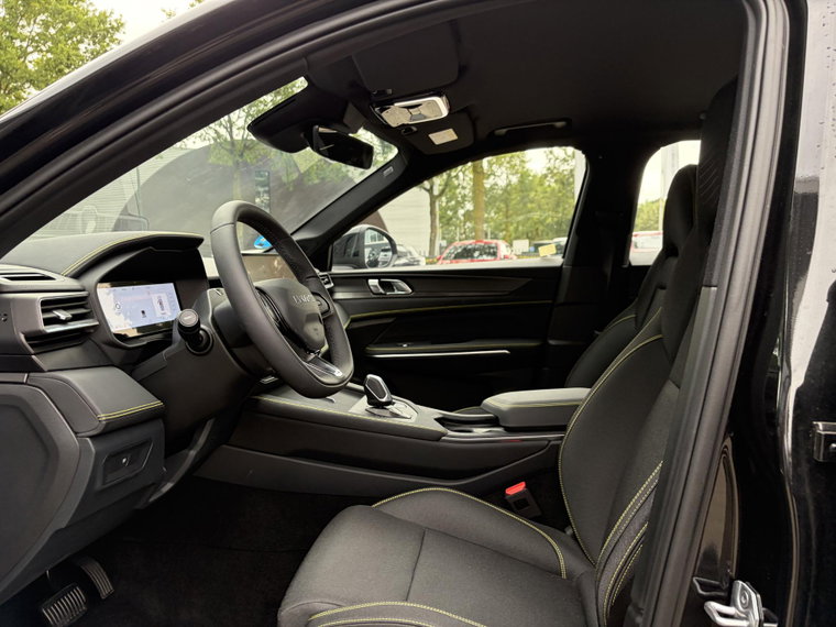 Vehicle Image 12