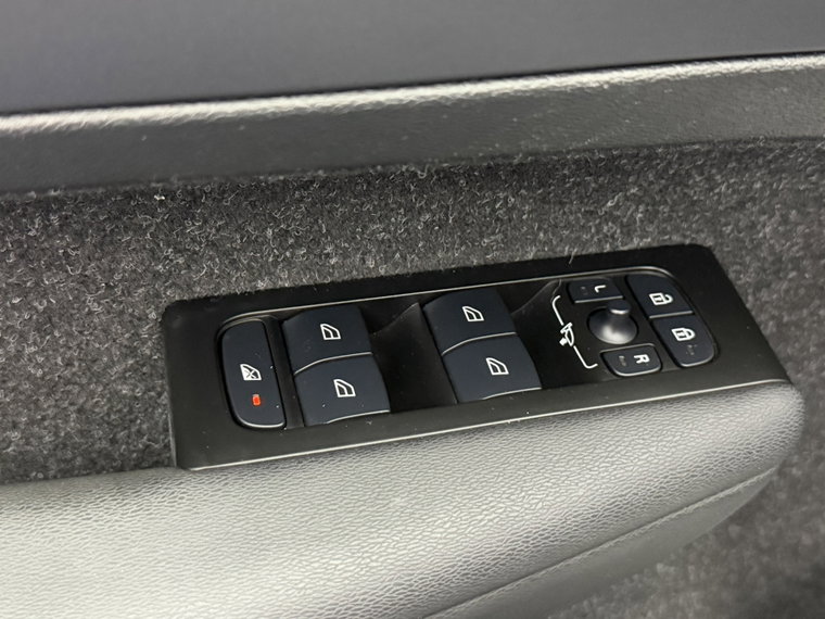 Vehicle Image 26
