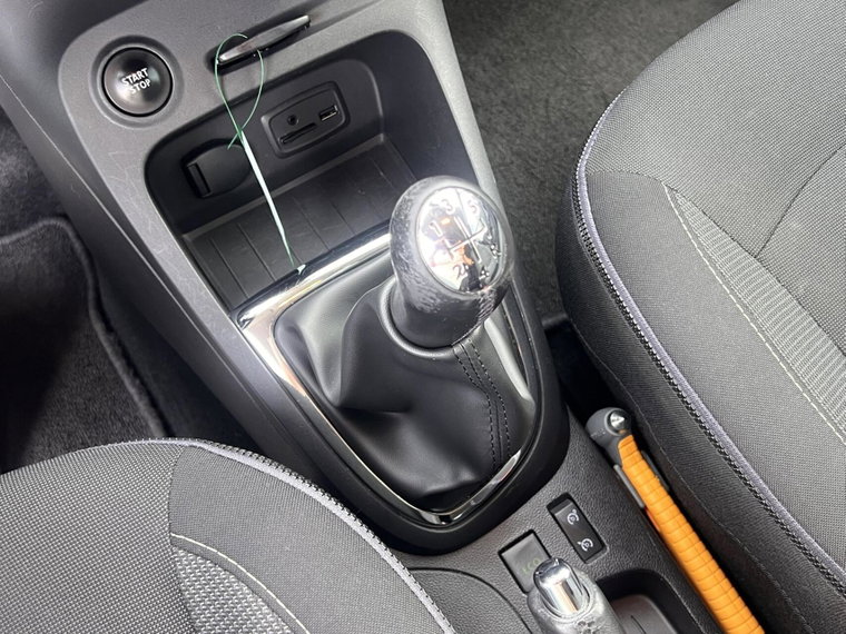 Vehicle Image 30
