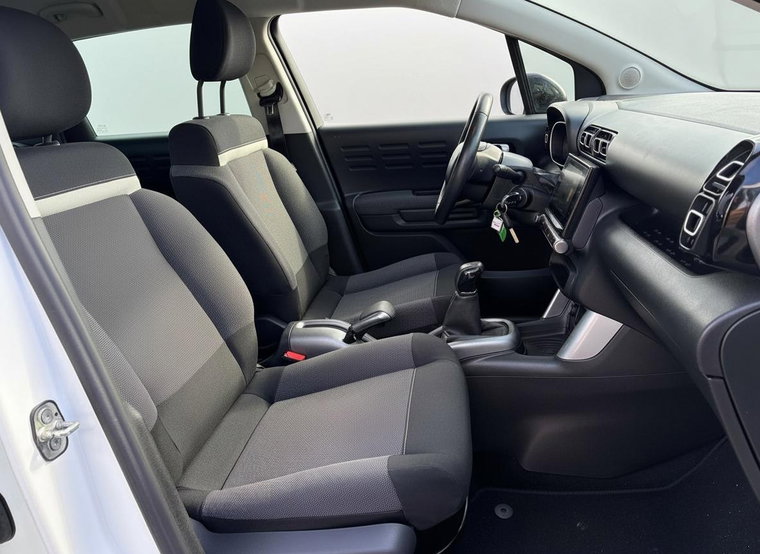 Vehicle Image 13