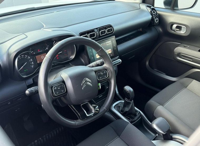 Vehicle Image 16