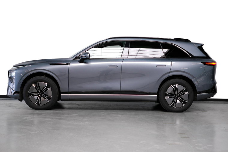 Vehicle Image 4