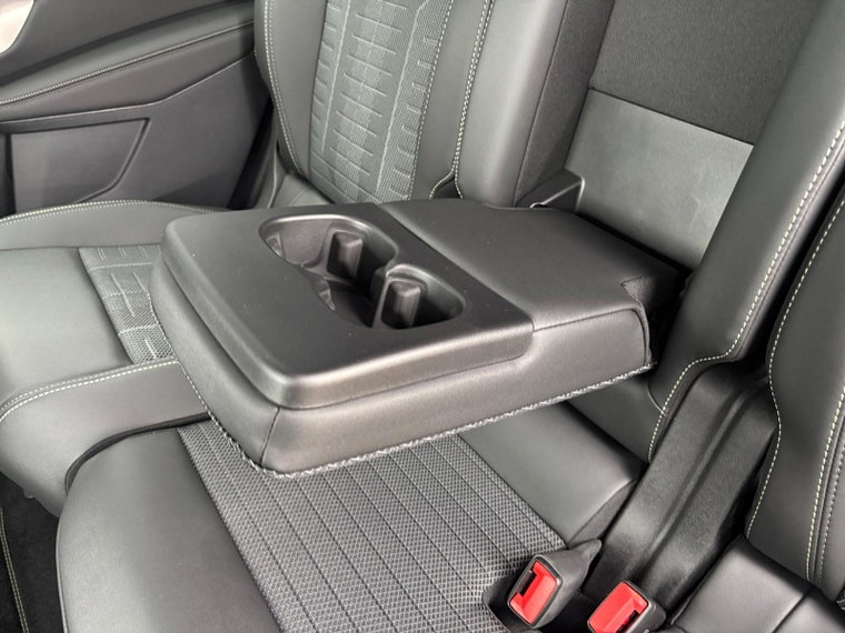 Vehicle Image 25