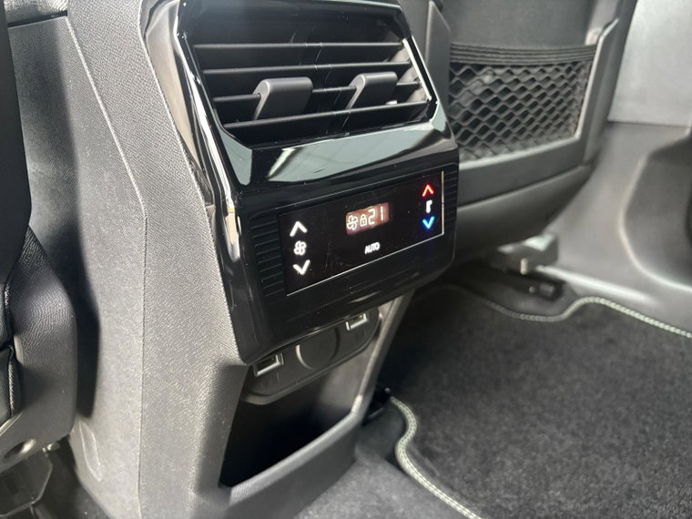 Vehicle Image 26