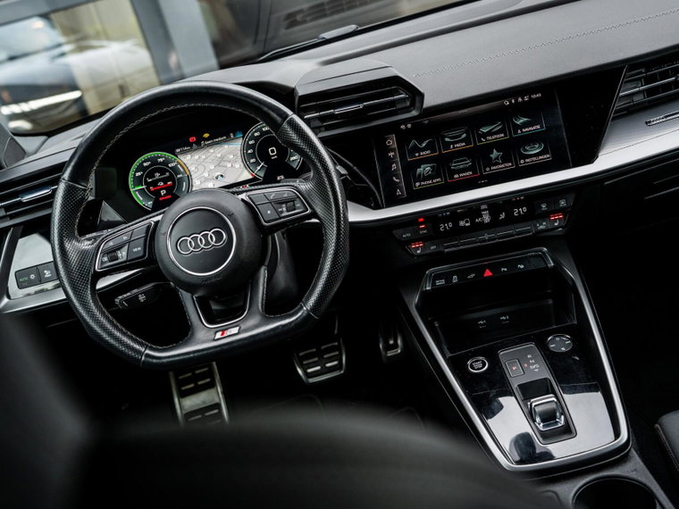 Vehicle Image 30