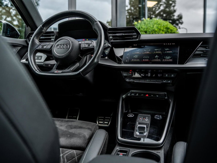 Vehicle Image 45
