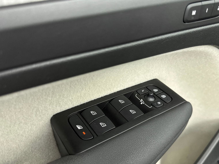 Vehicle Image 27