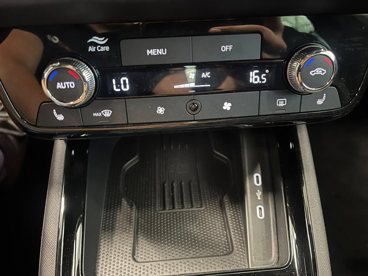 Vehicle Image 25