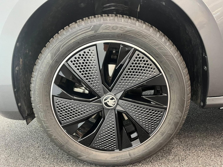 Vehicle Image 38