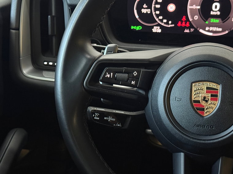 Vehicle Image 25