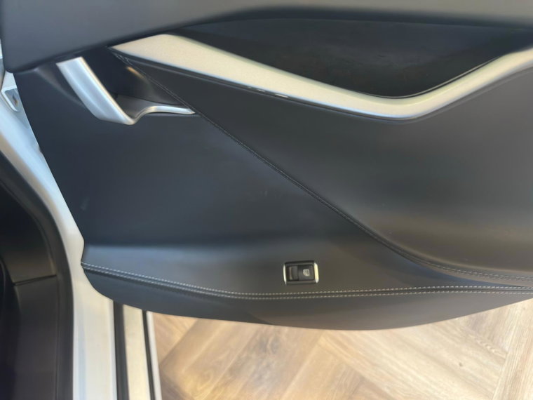 Vehicle Image 32
