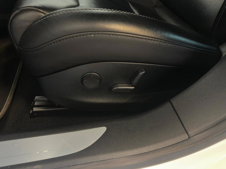 Vehicle Image 38