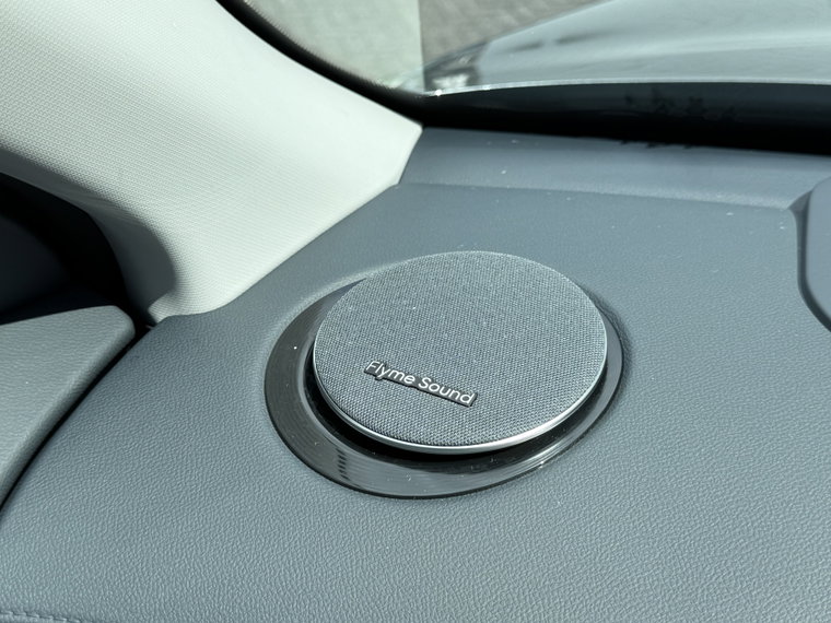 Vehicle Image 35