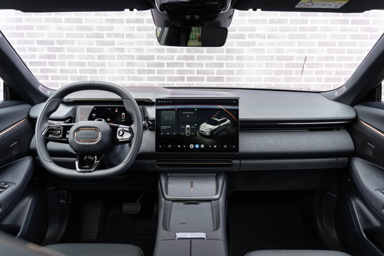 Vehicle Image 25