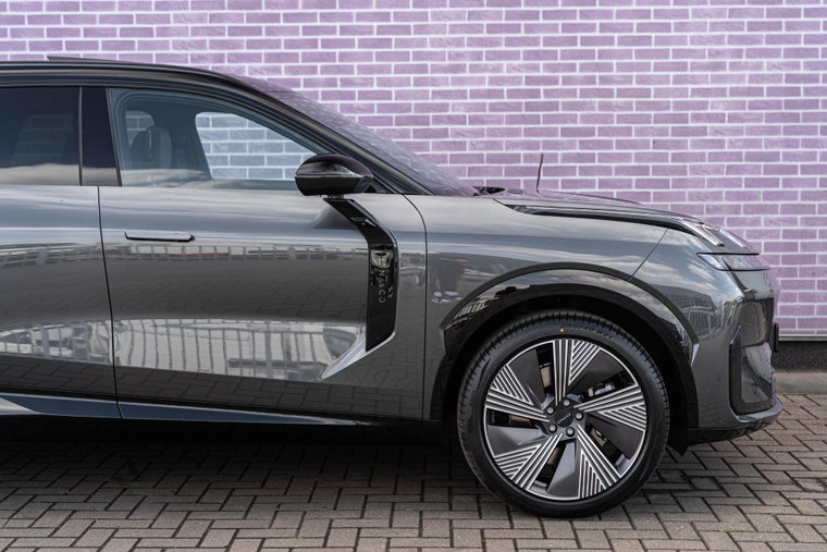 Vehicle Image 10