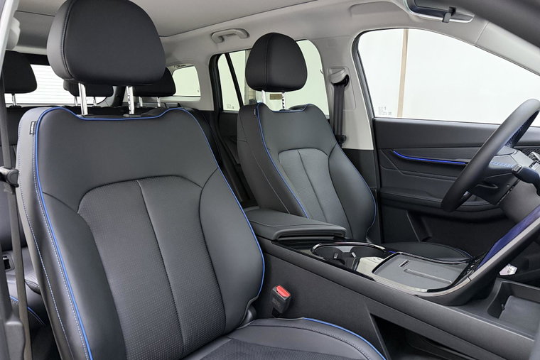 Vehicle Image 14