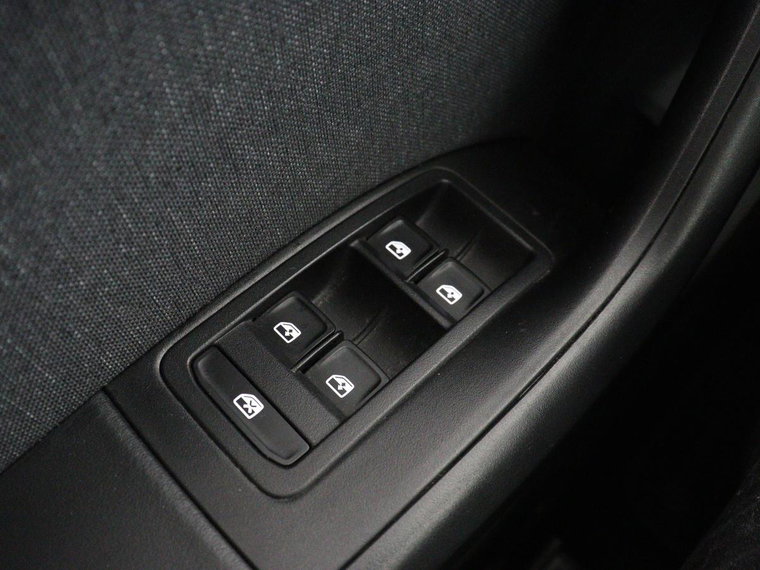 Vehicle Image 29