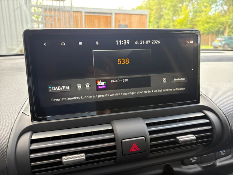 Vehicle Image 28
