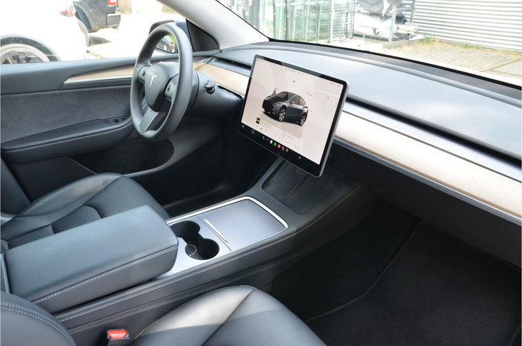 Vehicle Image 12