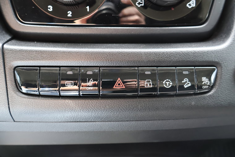Vehicle Image 25