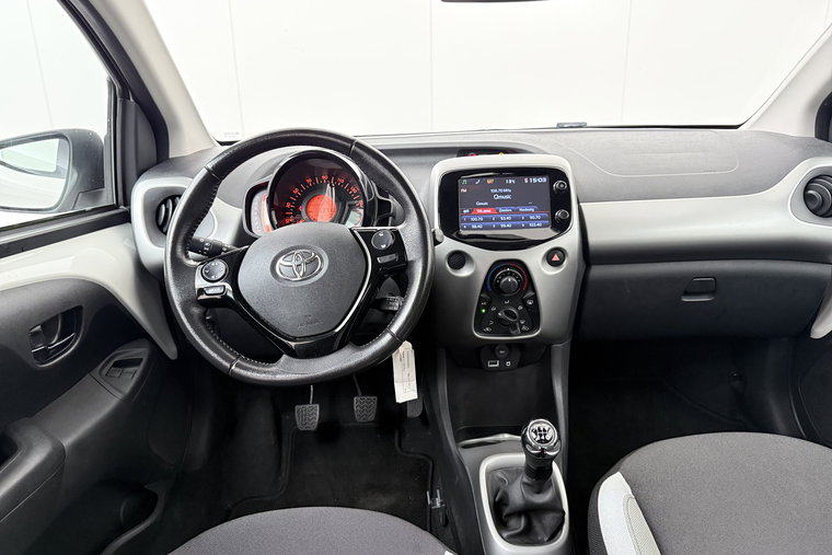 Vehicle Image 10