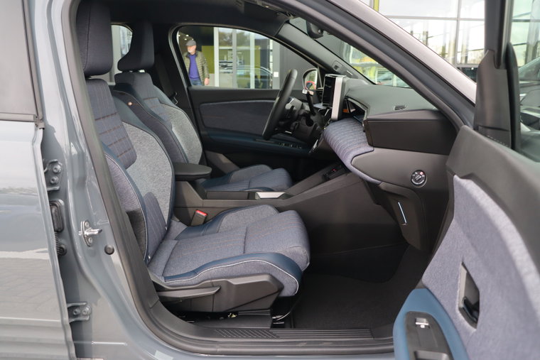 Vehicle Image 13
