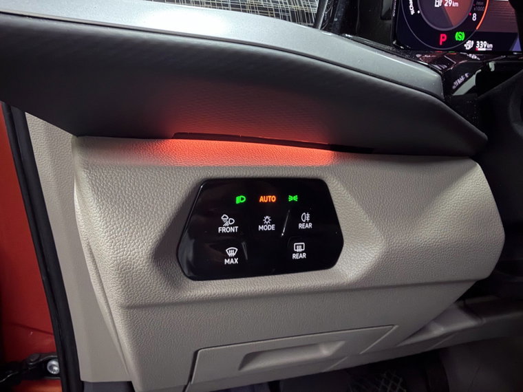 Vehicle Image 32