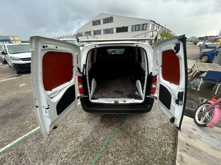 Vehicle Image 11