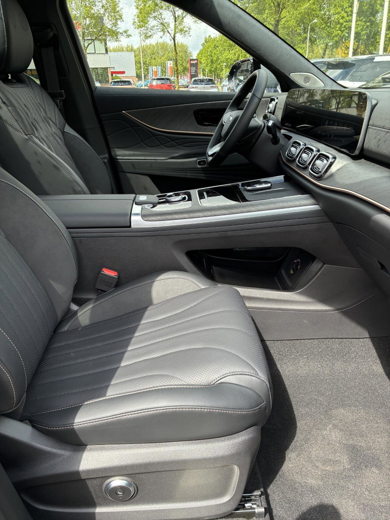 Vehicle Image 38