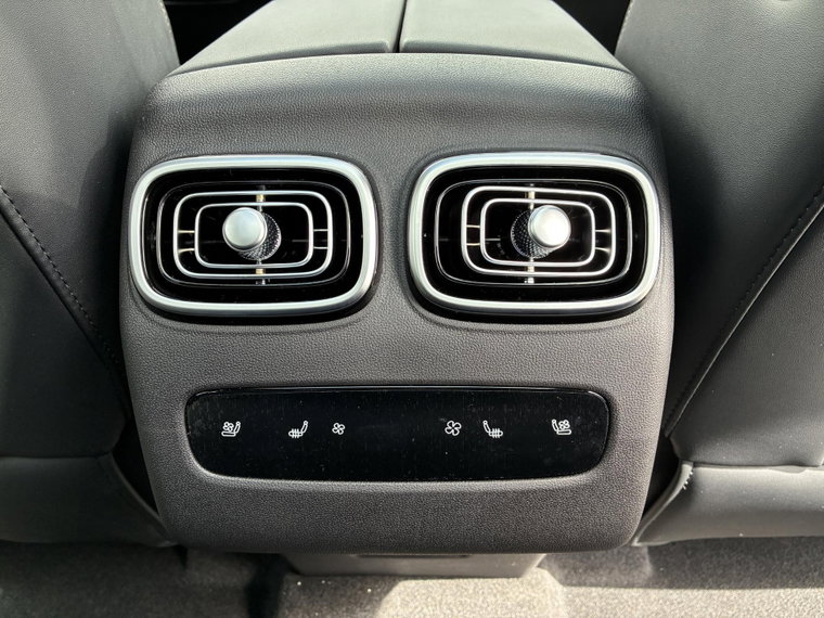 Vehicle Image 40