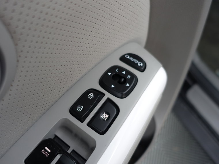 Vehicle Image 23