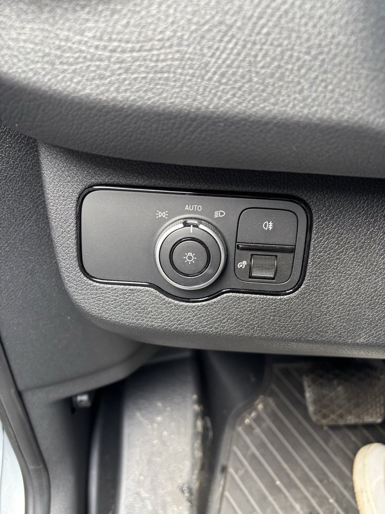 Vehicle Image 25