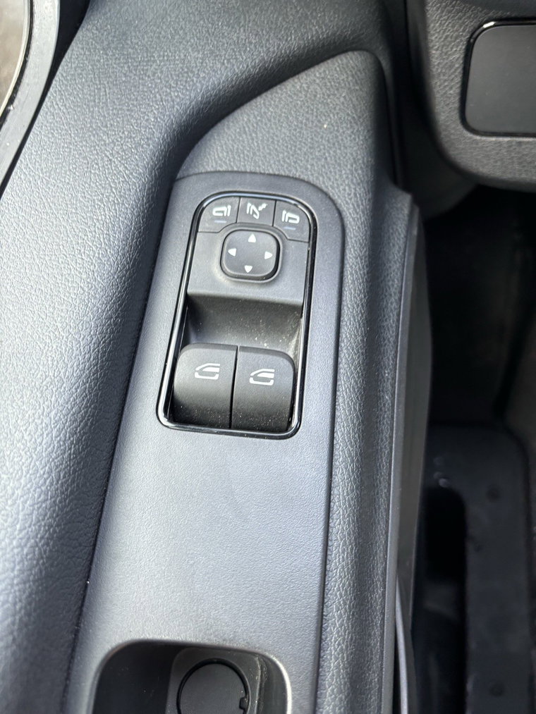 Vehicle Image 26