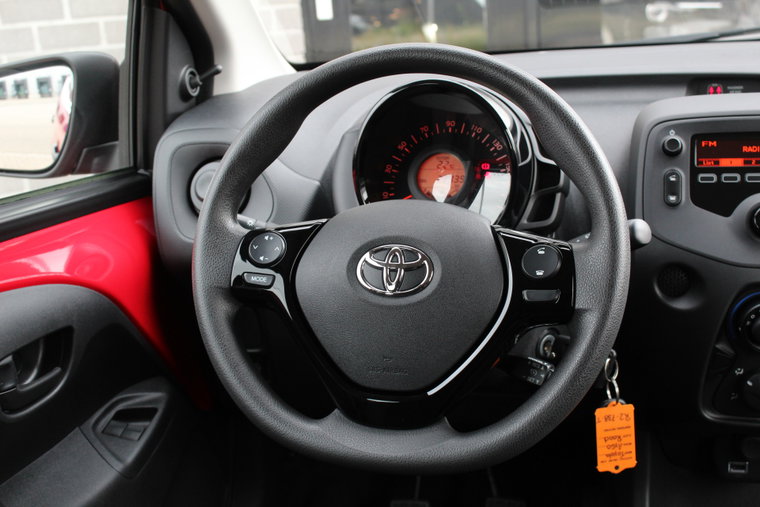 Vehicle Image 12