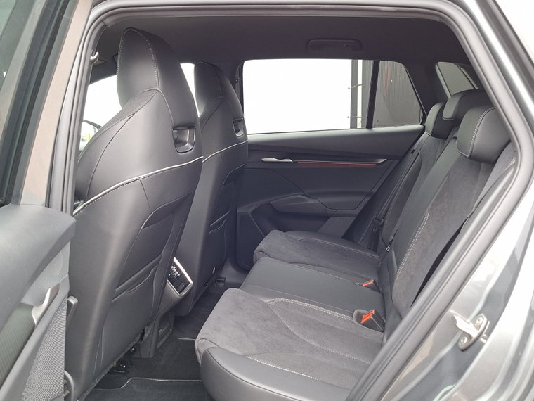 Vehicle Image 50