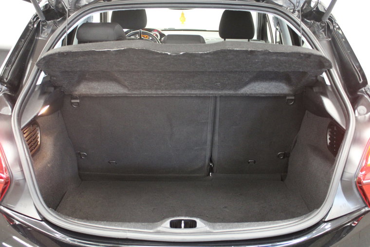 Vehicle Image 25