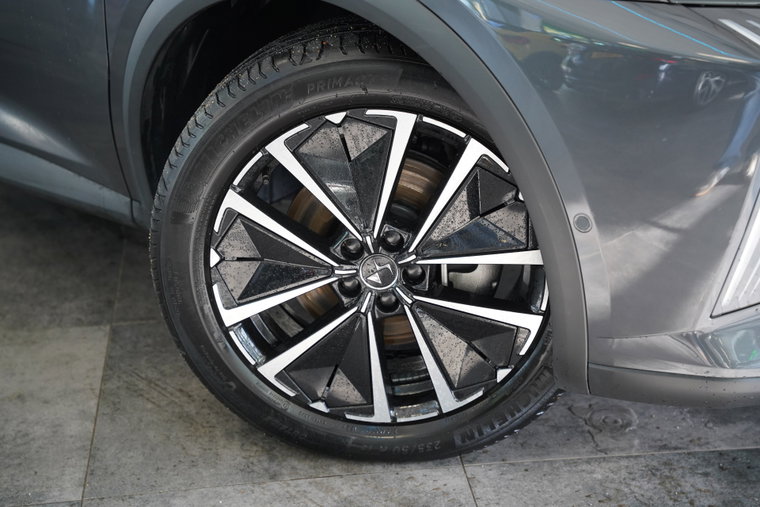 Vehicle Image 4
