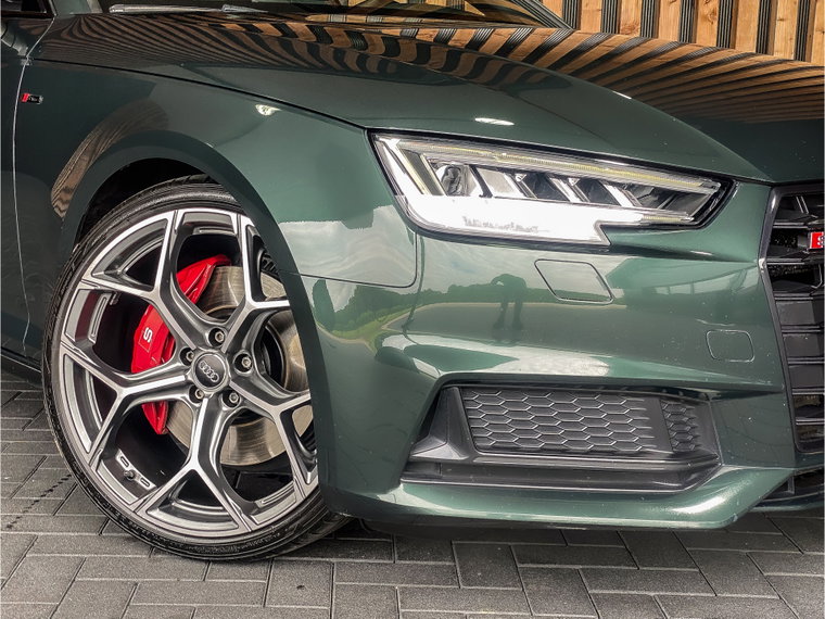 Vehicle Image 32