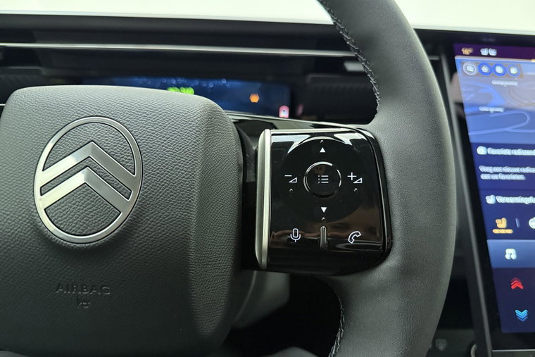 Vehicle Image 26