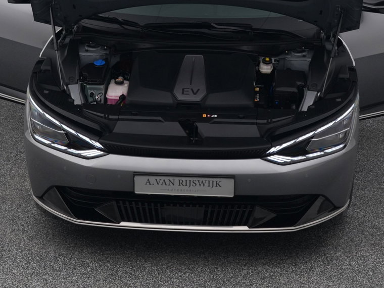 Vehicle Image 32