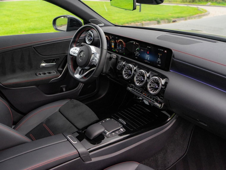 Vehicle Image 30