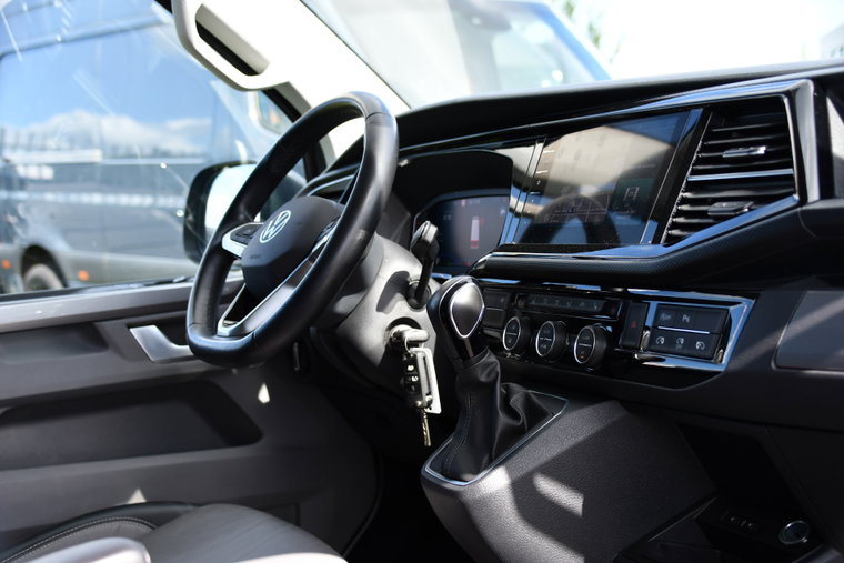 Vehicle Image 25