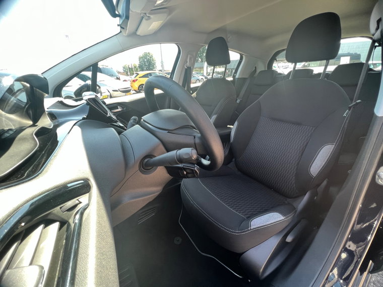 Vehicle Image 12